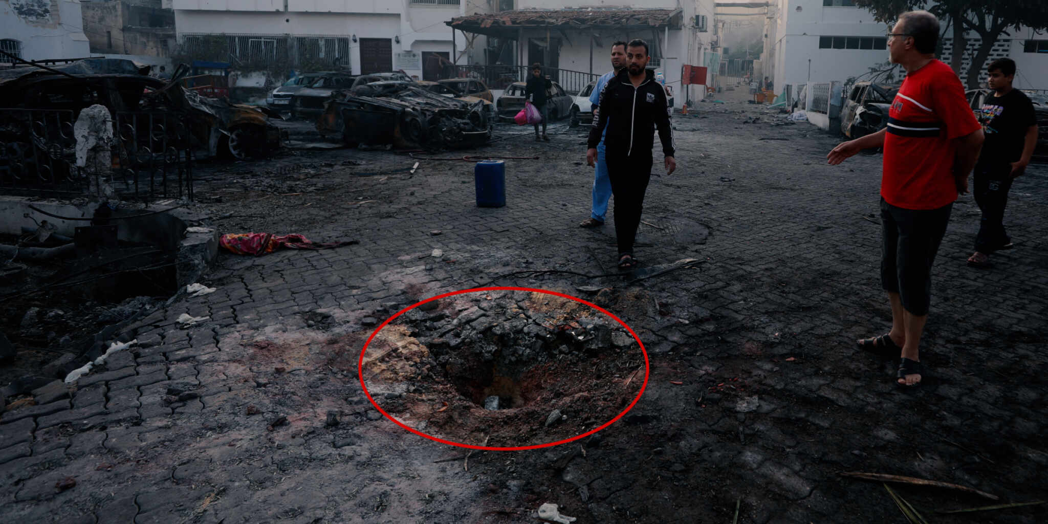 cratere-explosion-hopital-gaza-oct-2023