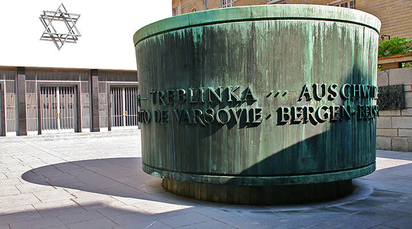 parvis-memorial-shoah